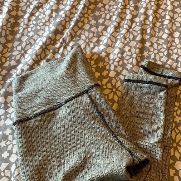 Lulu lemon Wunder Unders - Picture 2 of 3